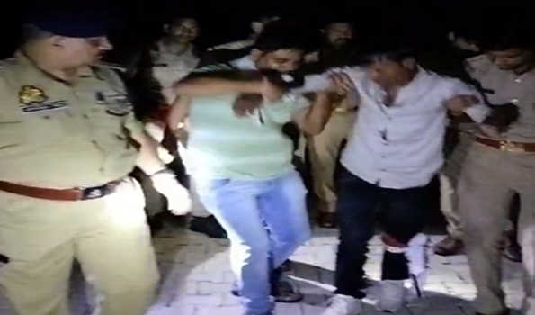 झांसी:पुलिस के साथ मुठभेड़ में लुटेरा गिरफ्तार