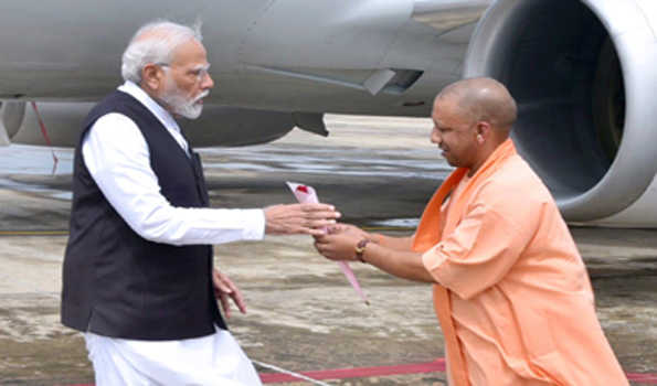 अंतर्राष्ट्रीय क्रिकेट स्टेडियम का शिलान्यास करने मोदी पहुंचे वाराणसी