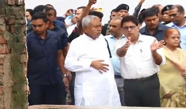 Nitish lays foundation for sewerage renovation