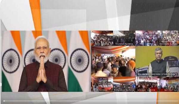 मोदी ने नौ वंदे भारत ट्रेनों को दिखाई हरी झंडी