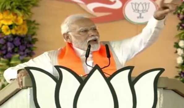 Urban Naxals work for Cong: Modi