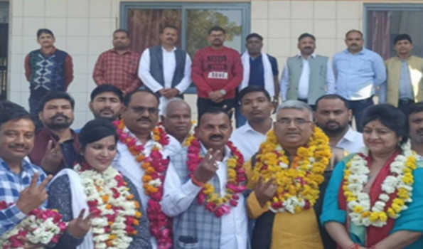 पराग दुग्ध संघ झांसी मंडल का घाटा तीन महीने में 13 लाख से घटकर हुआ 04 लाख