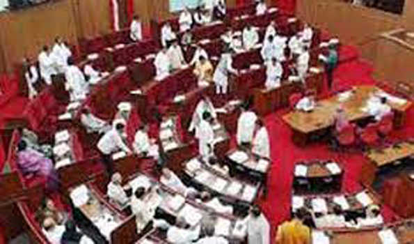भाजपा व बीजद सदस्यों के भारी विरोध के कारण ओडिशा विस में कामकाज ठप