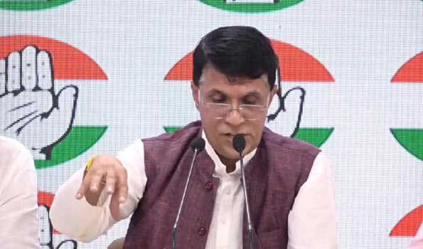 अपनी नाकामी छुपाने को मोदी जप रहे हैं कांग्रेस का नाम : खेड़ा