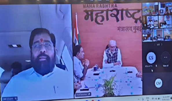 शिंदे ने स्वच्छता पहल की समीक्षा की