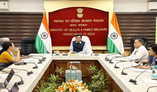 केंद्रीय स्वास्थ्य मंत्री मनसुख मंडाविया ने डेंगू की स्थिति की समीक्षा की