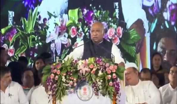 भाजपा मौजूदा संविधान को हटाकर लाना चाहती है दूसरा संविधान - खड़गे