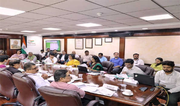सिंधिया ने इस्पात उद्योग में कार्बन उर्त्सन घटाने के उपायों पर जोर दिया