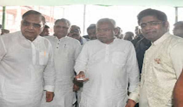 नीतीश ने चंद्रिका पावर के इथेनाॅल उत्पादन प्रतिष्ठान का किया शुभारंभ