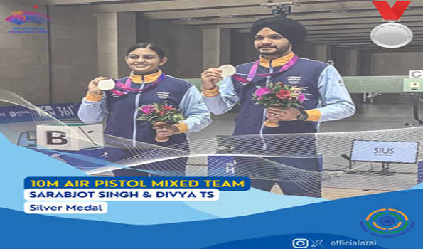 शूटिंग: सरबजोत/दिव्या ने मिश्रित टीम स्पर्धा में जीता रजत