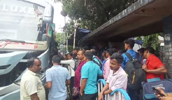 TMC workers to leave by buses to Delhi for agitation