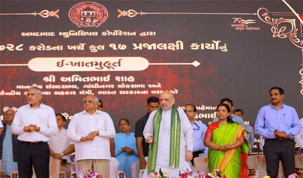 शाह ने गुजरात में 1651 करोड़ रूपये के विकास कार्यों का लोकार्पण और शिलान्यास किया