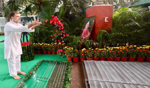 राहुल प्रियंका ने बलिदान दिवस पर इंदिरा को किया नमन