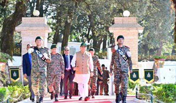 धामी व जोशी ने भी सेना के जवानों के साथ मनाई दीपावली