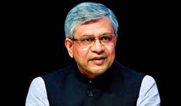 महाकुंभ में रेलवे के कार्यों से प्रसन्न अश्विनी वैष्णव ने थपथपाई अधिकारियों की पीठ