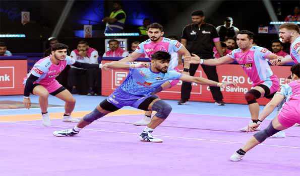 10 अंक से पिछड़ने के बावजूद जयपुर पिंक पैंथर्स ने बंगाल वारियर्स को हराया, प्लेआफ में पहुंचे