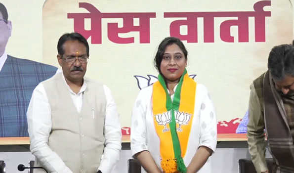 आप पार्षद प्रियंका समर्थकों के साथ भाजपा में हुयीं शामिल