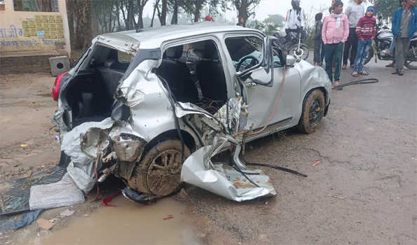 कानपुर देहात में कार नाले में गिरी, छह मरे,दो घायल