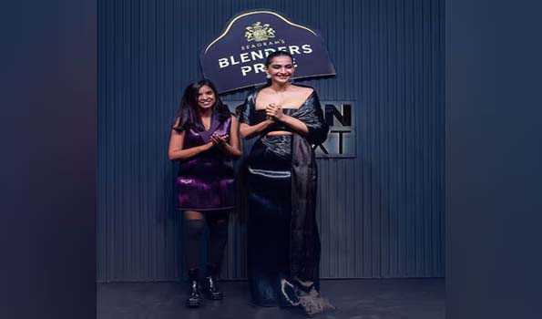 सोनम कपूर बनी ब्लेंडर्स प्राइड ग्लासवेयर फैशन नेक्स्ट का शो स्टॉपर