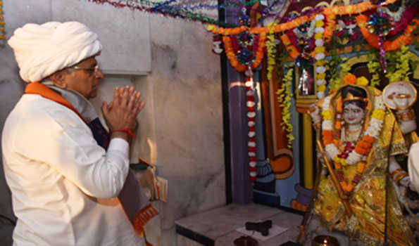 पटेल ने अम्बाजी में माँ अम्बा के दर्शन किए