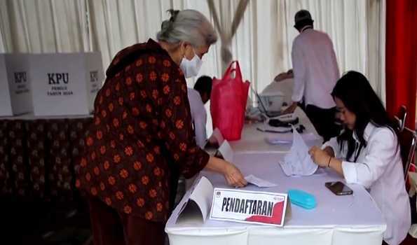 इंडोनेशिया में आम चुनाव के लिए मतदान शुरू