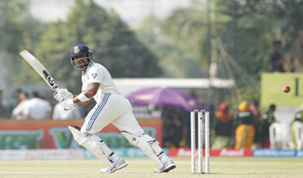 दूसरे दिन भारत के लंच तक सात विकेट पर 388 रन