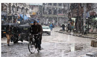 کشمیر میں خشک موسم کے بیچ شبانہ سردیاں جاری، گلمرگ میں کم سے کم درجہ حرارت منفی9.0 ڈگری سینٹی گریڈ ریکارڈ
