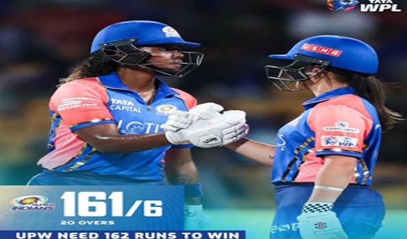 मुंबई इंडियंस ने यूपी वॉरियर्स को दिया 162 रनों का लक्ष्य