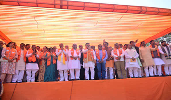 राजस्थान में कांग्रेस के कई दिग्गज नेताओं सहित 1370 लोग हुए भाजपा में शामिल