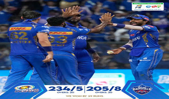 दिल्ली कैपिटल्स को हराकर मुंबई इंडियंस ने चखा जीत का स्वाद