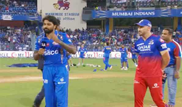 मुम्बई इंडियंस ने टॉस जीतकर पहले गेंदबाजी का फैसला किया