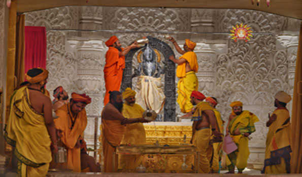भगवान भास्कर ने किया सूर्यवंशी राम का मस्तकाभिषेक