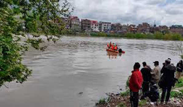 श्रीनगर नाव दुर्घटना में एक और बालक का शव मिला, मृतकों की संख्या आठ हुई