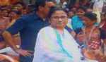 ममता ने दार्जिलिंग के उम्मीदवार लामा के समर्थन में किया रोड शो