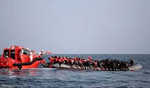 लीबिया तट से 584 प्रवासियों को बचाया गया