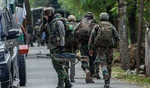 जम्मू-कश्मीर के सोपोर में सुरक्षा बलों एवं आतंकवादियों के बीच मुठभेड़ जारी