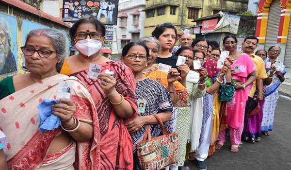 बंगाल में नौ बजे तक 15.35 प्रतिशत मतदान