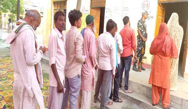 यूपी में 11 बजे तक औसतन 27.76 फीसदी मतदान