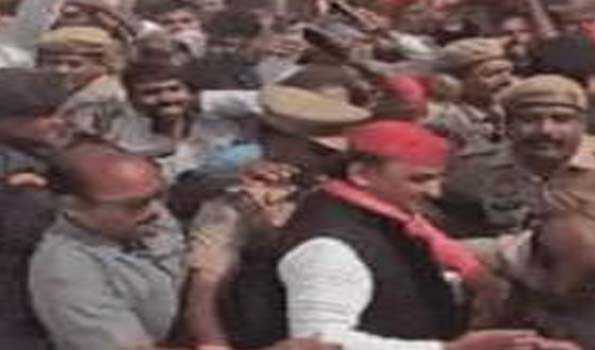 संविधान को बचाने के लिए भाजपा को हराना है: अखिलेश
