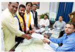 انڈیا  اتحاد  کے امیدوار کلدیپ کمار نے مشرقی دہلی سے پرچہ نامزدگی داخل کیا