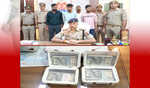 ढाई लाख के नकली नोटों और नोट छापने के उपकरणों सहित चार शातिर गिरफ्तार