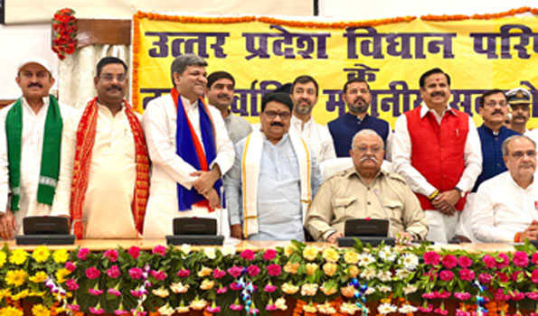 उप्र विधान परिषद के नवनिर्वाचित सदस्यों ने ली शपथ