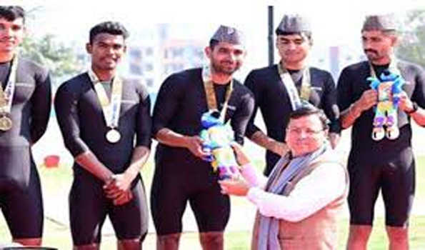 धामी ने साइकिलिंग प्रतियोगिता के विजेताओं को पदक देकर किया सम्मानित