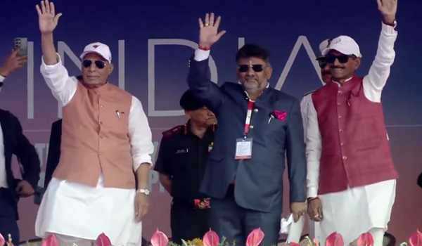 राजनाथ ने एयरो इंडिया एयरो में भारत, आई डक्स और कर्नाटक मंडपों का उद्घाटन किया