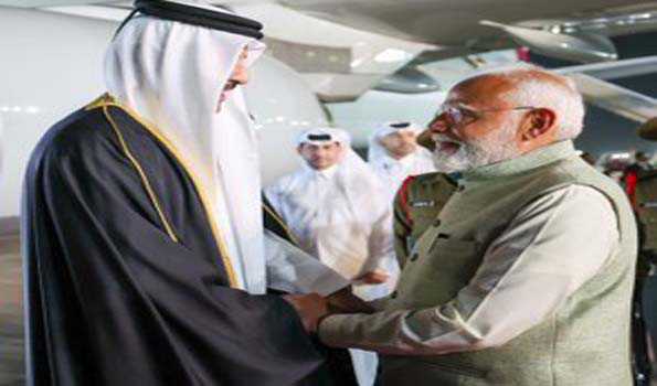 मोदी ने कतर के अमीर का किया गर्मजोशी से स्वागत, कई सहमति पत्रों पर हस्ताक्षर होंगे