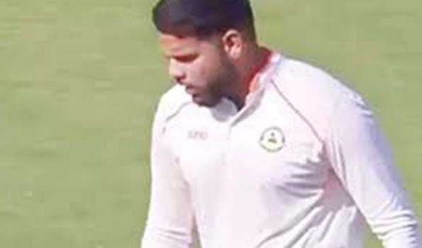 आकाश आनंद का शतक, पार्थ रेखड़े ने मुम्बई को 270 पर समेटा