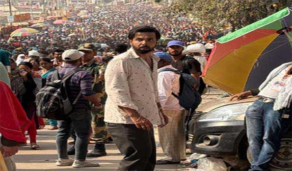प्रयागराज में नई फिल्म की शूटिंग कर रहे अभिषेक बनर्जी