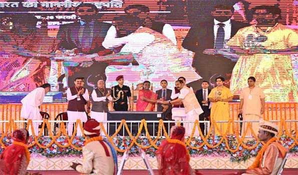 सामाजिक समरसता बढ़ाने के लिए संत समाज हरसंभव प्रयास करे - मुर्मु