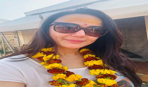 प्रीति जिंटा ने तीसरी बार लगायी संगम में डुबकी