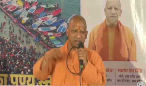 योगी ने नाविकों और परिवहन चालकों के लिये की कई घोषणायें